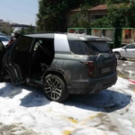 park-halindeki-arac-yanginda-kullanilmaz-hale-geldi-qqfZB6qZ.jpg