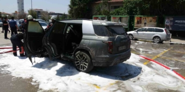 park-halindeki-arac-yanginda-kullanilmaz-hale-geldi-qqfZB6qZ.jpg