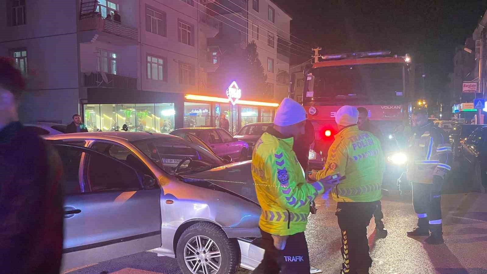 park halindeki araca carpan otomobil kamerada 2 yarali 1