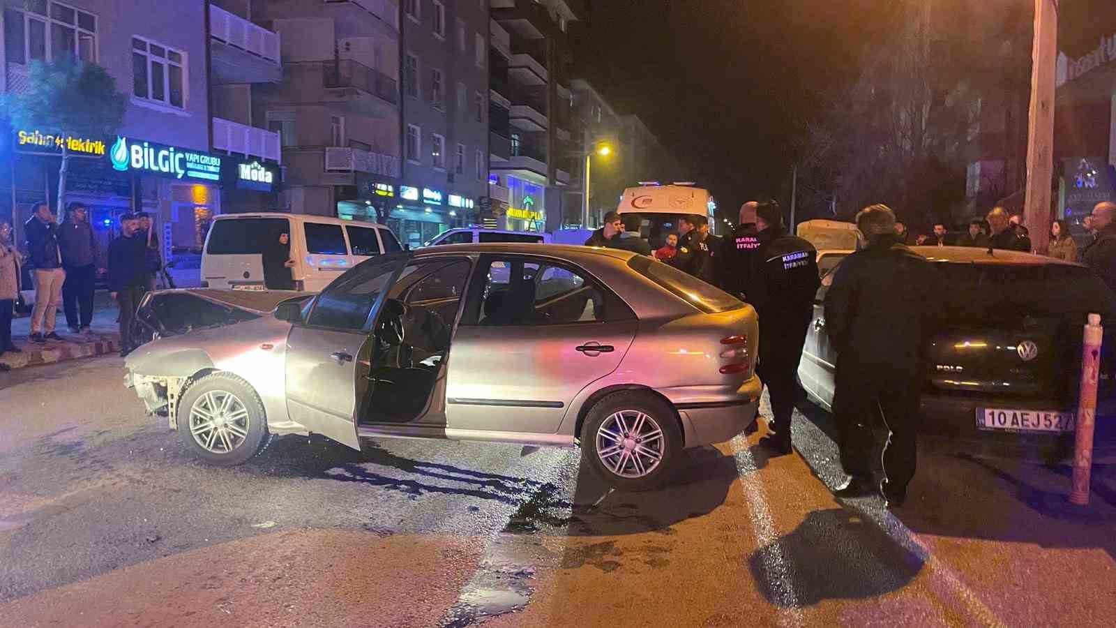 park halindeki araca carpan otomobil kamerada 2 yarali 3 RRlWFiyb