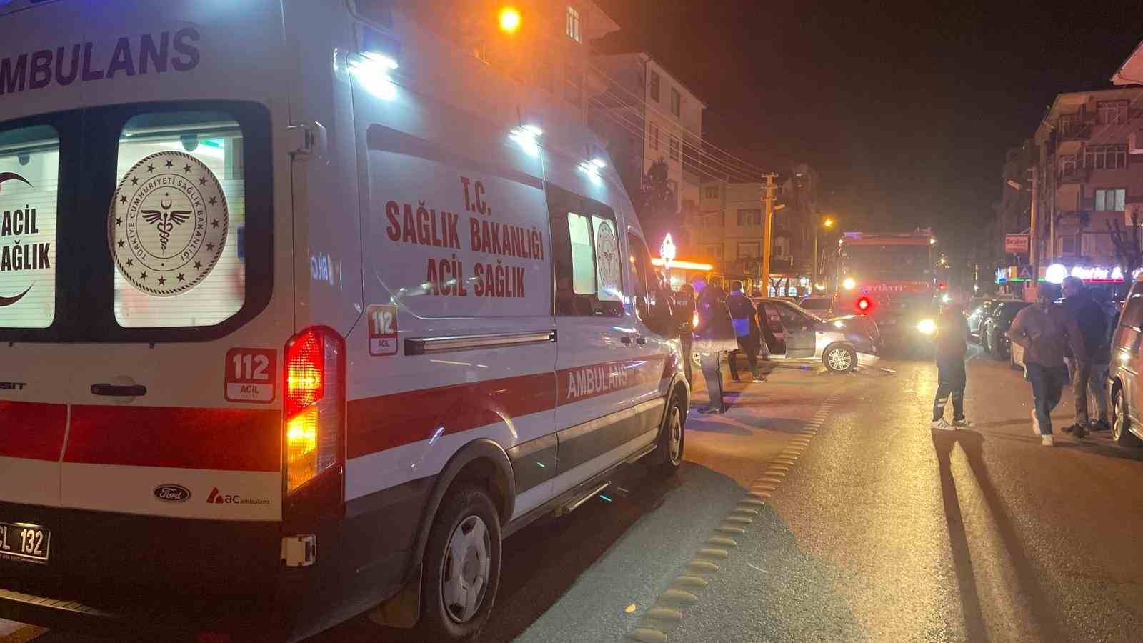 park halindeki araca carpan otomobil kamerada 2 yarali 4 KYyCzmiA