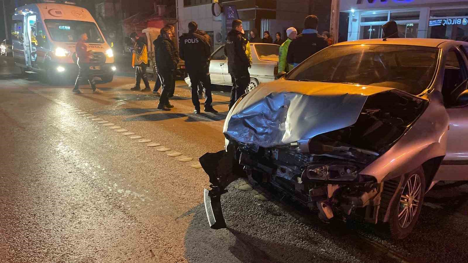 park halindeki araca carpan otomobil kamerada 2 yarali 5 Zg3FZpC7