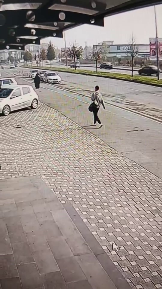 Park halindeki aracı çizip hiçbir şey olmamış gibi yoluna devam etti 5 park halindeki araci cizip hicbir sey olmamis gibi yoluna devam etti 1 hijzjA8H