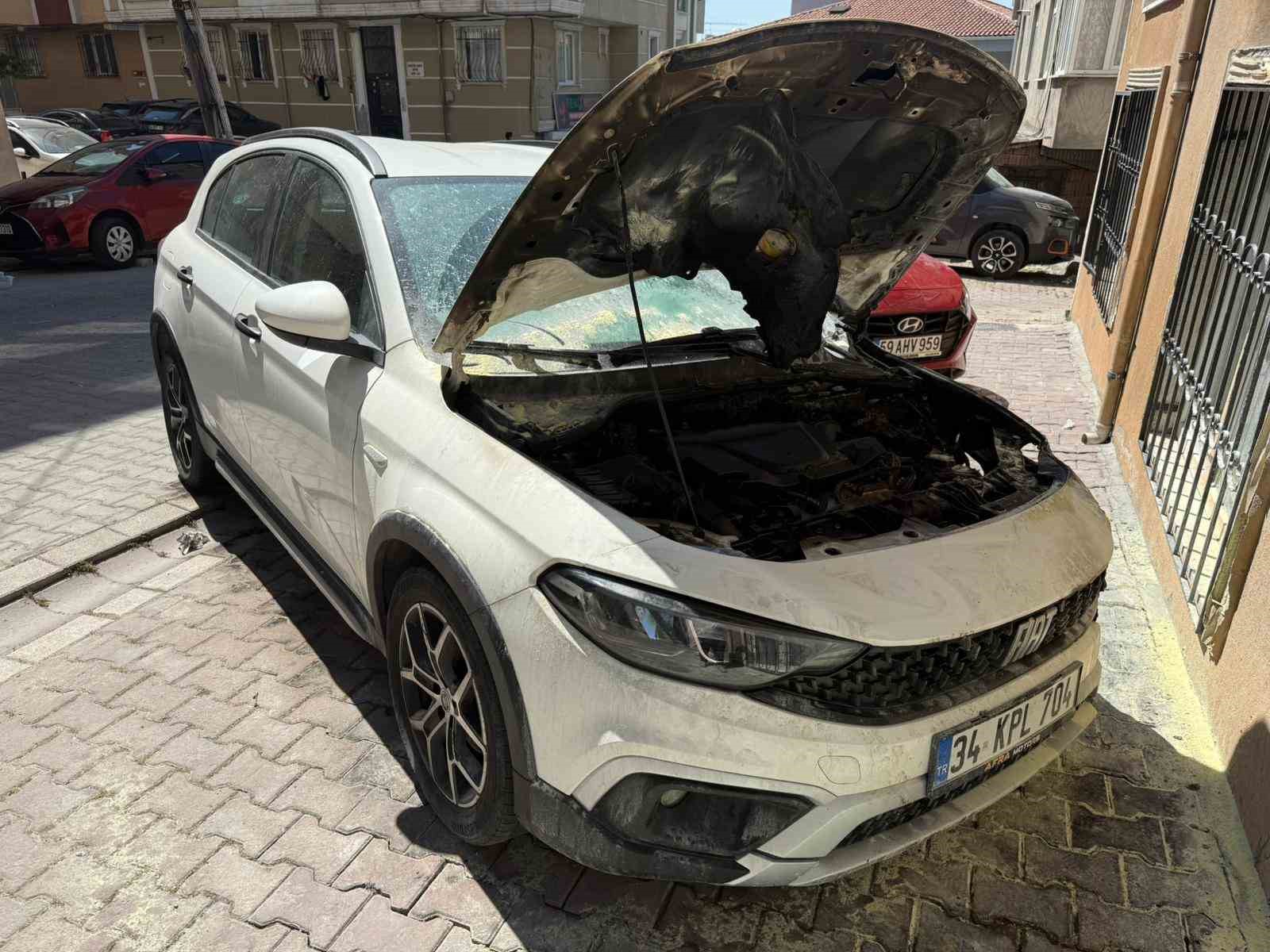Park halindeki aracı kundakladılar, o anları telefonla kayda aldılar 4 park halindeki araci kundakladilar o anlari telefonla kayda aldilar 0 9PSSkrDD