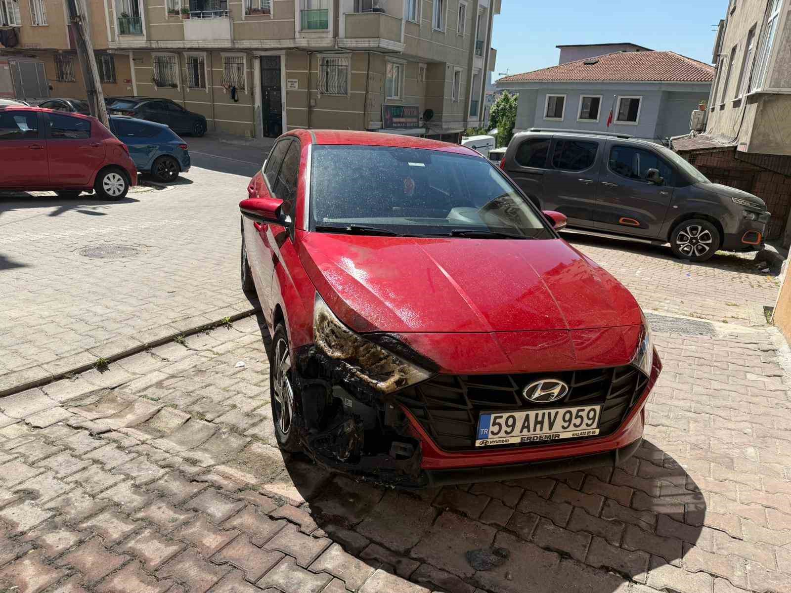 Park halindeki aracı kundakladılar, o anları telefonla kayda aldılar 6 park halindeki araci kundakladilar o anlari telefonla kayda aldilar 2 jkZTFRwQ