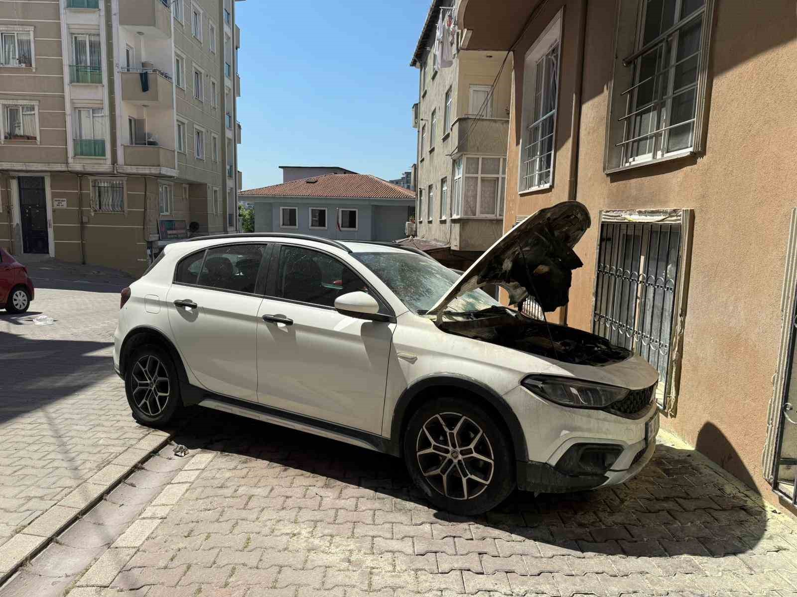 Park halindeki aracı kundakladılar, o anları telefonla kayda aldılar 7 park halindeki araci kundakladilar o anlari telefonla kayda aldilar 3 OvNpqv4j