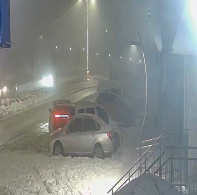 Park halindeki araçlara çarpıp kaçtı: o anlar kamerada 5 park halindeki araclara carpip kacti o anlar kamerada 1 nYgOv8v5