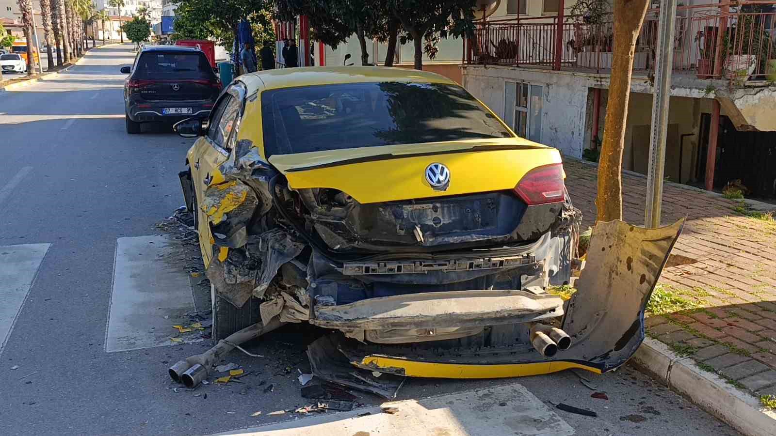 park halindeki araclari hurdaya cevirdi 341 promil alkollu cikti 1 4XskkAsw