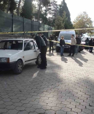 park-halindeki-aracta-olu-bulundu-ctsqcVYs.jpg