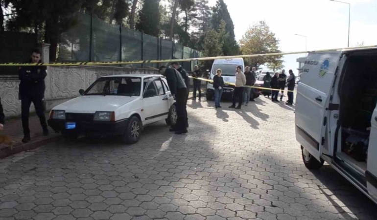 park-halindeki-aracta-olu-bulundu-ctsqcVYs.jpg