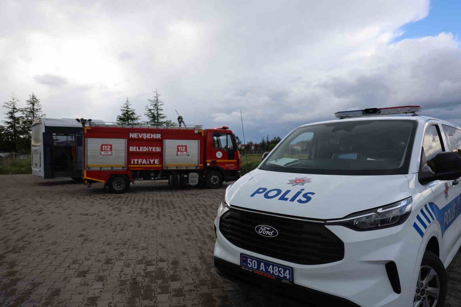 park halindeki halk otobusu alev aldi 1 AErSFOu8