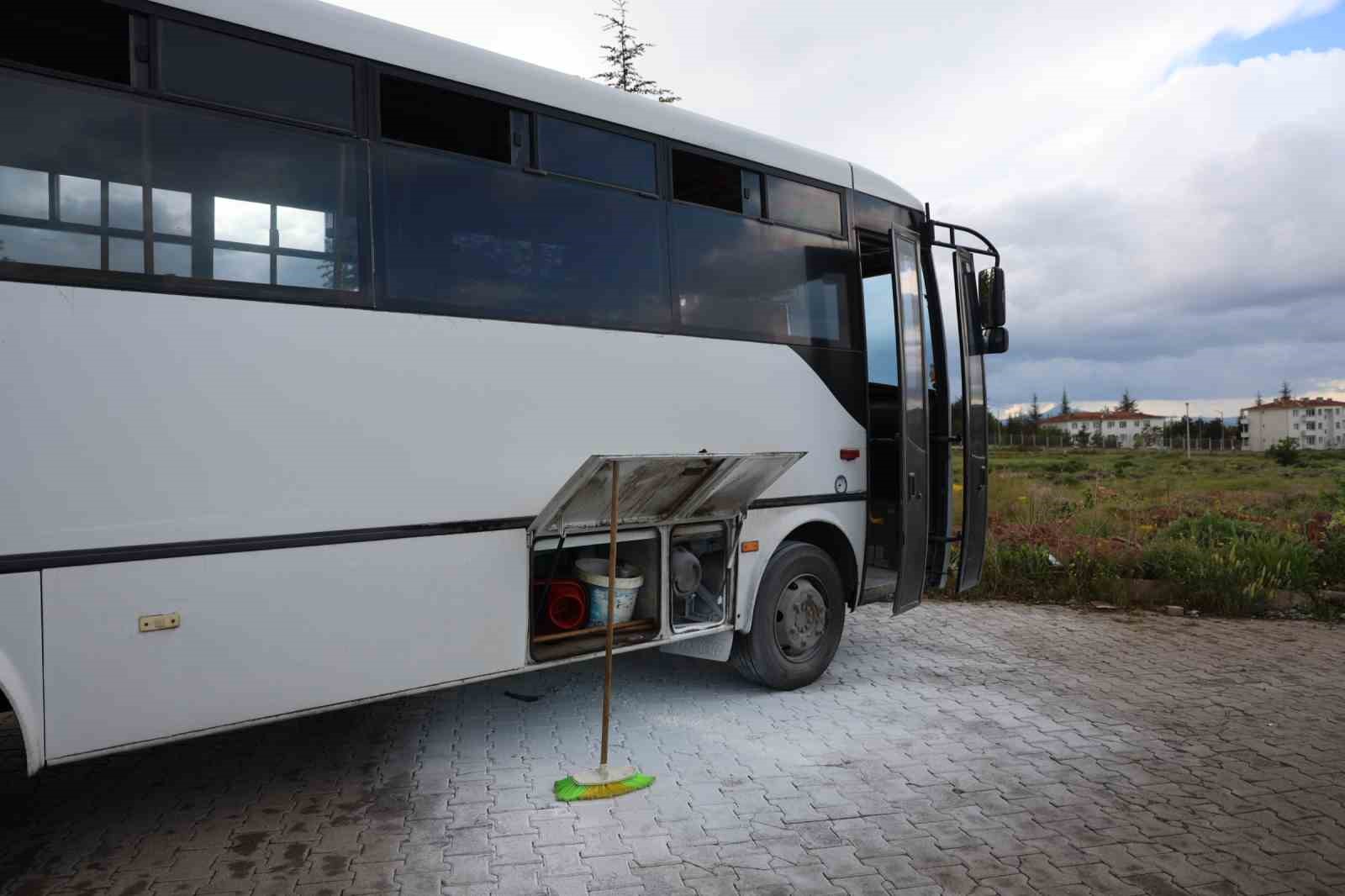 park halindeki halk otobusu alev aldi 3 FvIlpzcJ