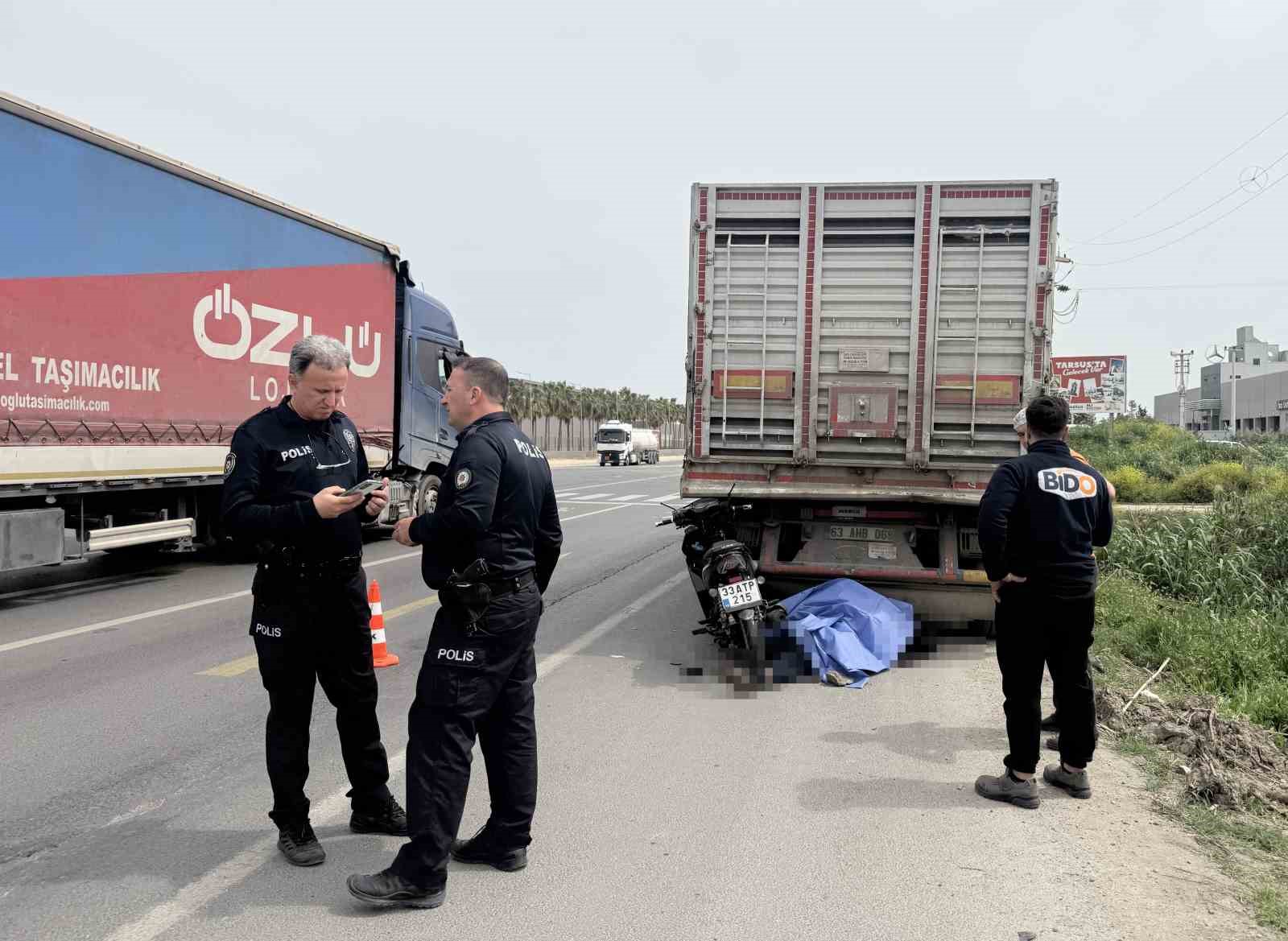 park halindeki kamyona carpan 80 yasindaki motosikletli hayatini kaybetti 1 s3JjWCbr