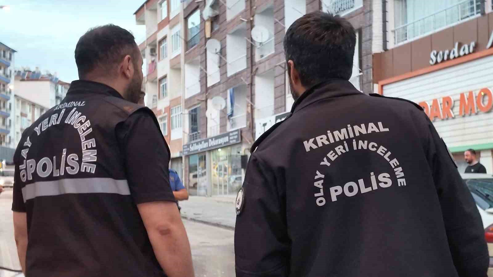 Park halindeki minibüste yangın çıktı 8 park halindeki minibuste yangin cikti 4 njdySnvr
