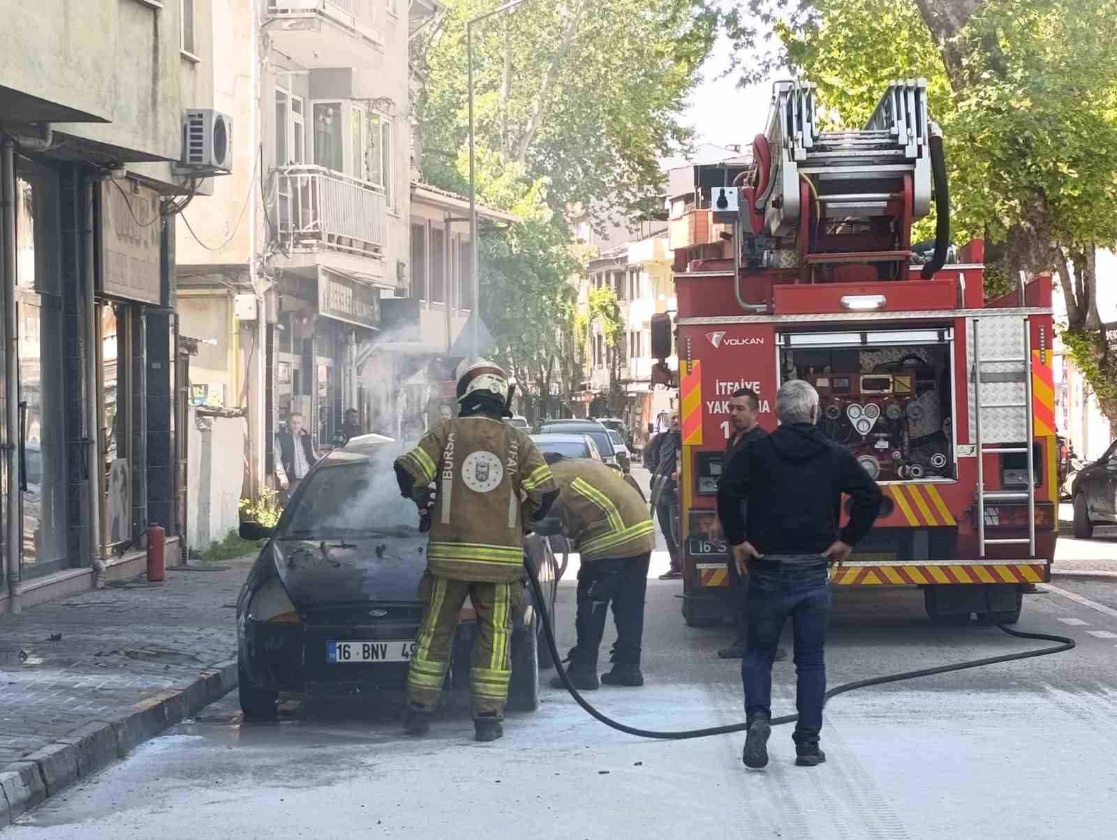 park halindeki otomobil alev alev yandi 1 eXPTi3f5