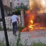 park-halindeki-otomobil-alev-topuna-dondu-JJlKTzNg.jpg