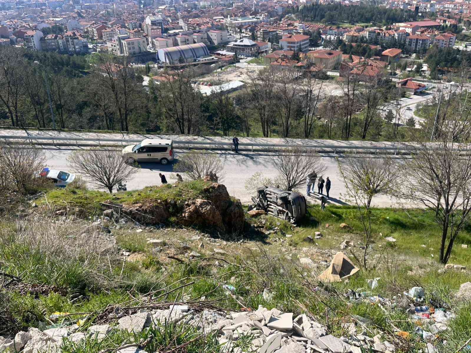Park halindeki otomobil hareket ederek uçuruma yuvarlandı 7 park halindeki otomobil hareket ederek ucuruma yuvarlandi 3 bRGDEEcA