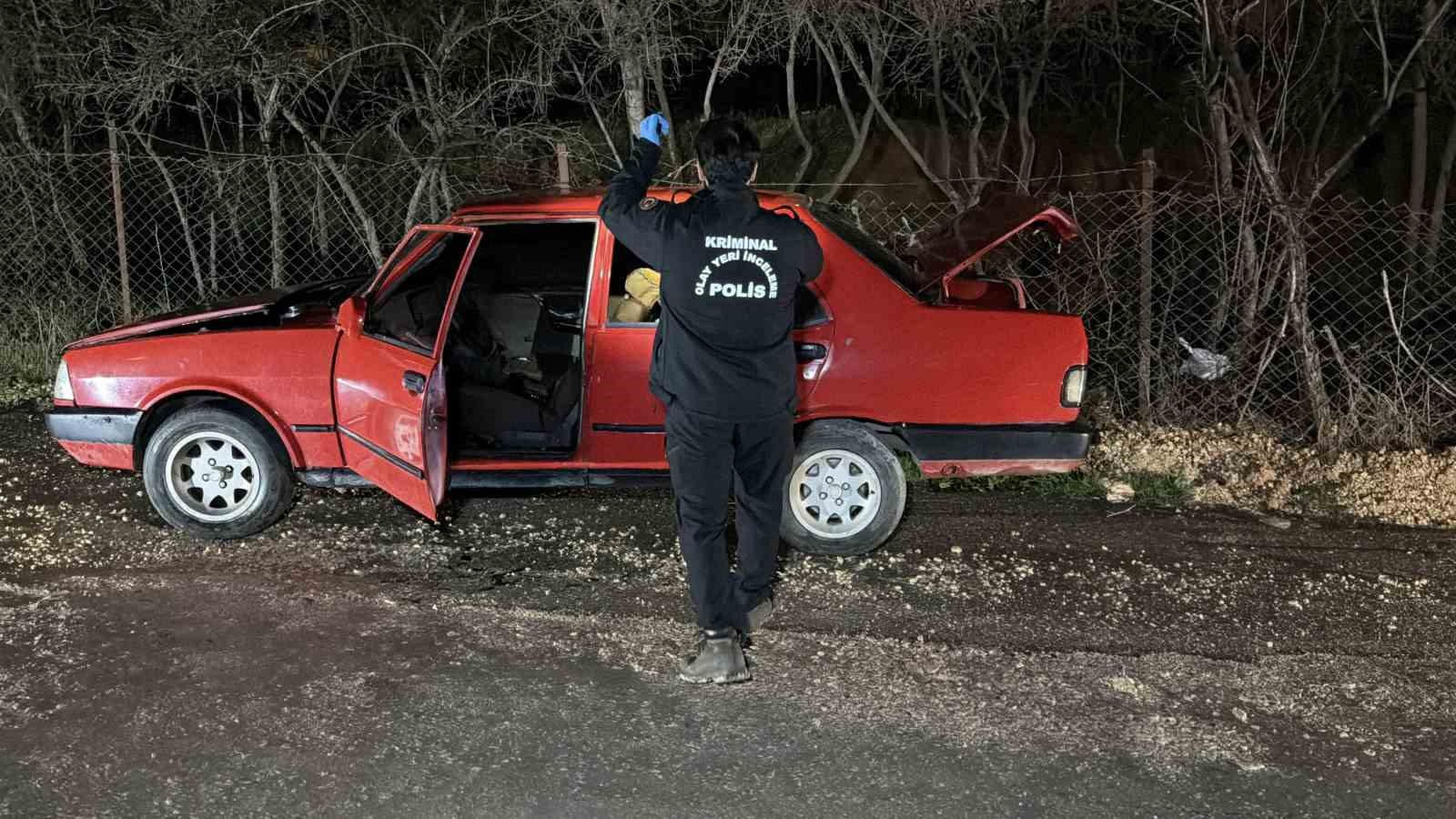 park halindeki otomobil kundaklandi 1 wfL4McF4