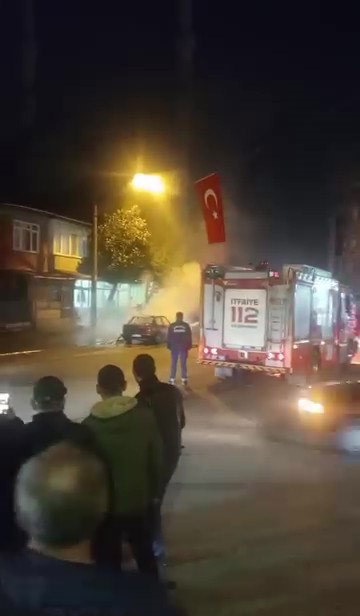 park halindeki otomobil yandi sahibi tarafindan yakildigi one suruldu 3 EmLczAEf
