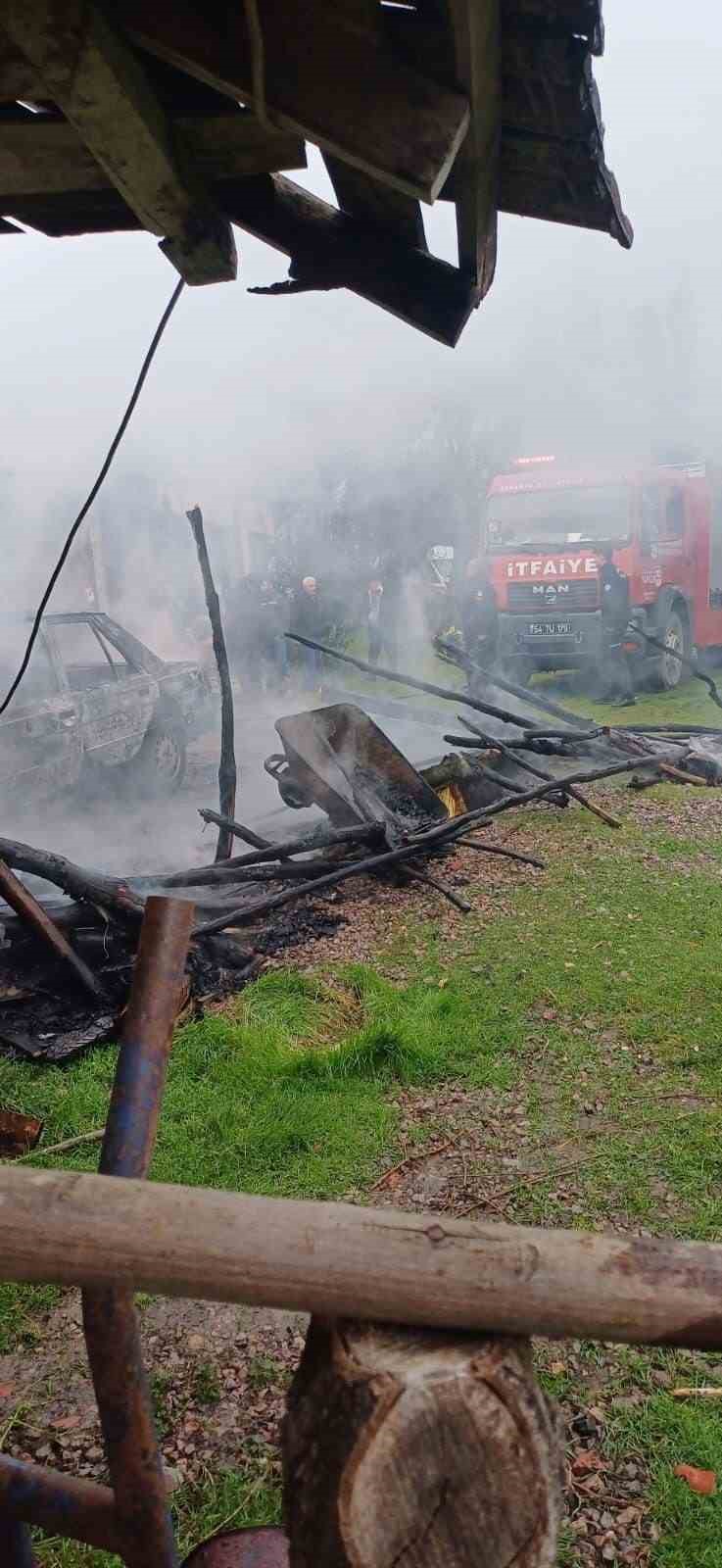 park halindeki otomobilde cikan yangin eve sicradi 1 pqXkE4pG