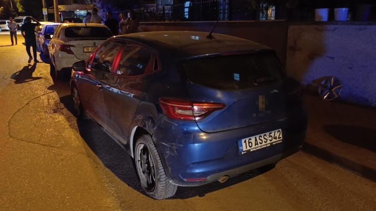 park halindeki otomobile carpip yan yatti surucusu olay yerinden kacti 1 tGd3rS61