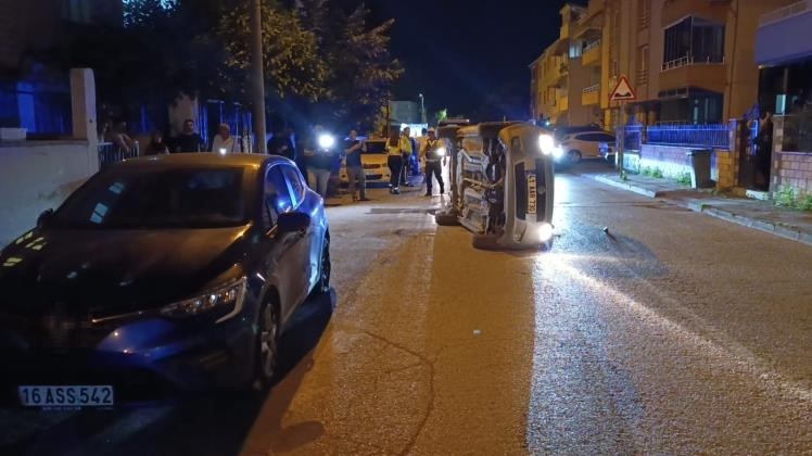 park halindeki otomobile carpip yan yatti surucusu olay yerinden kacti 2 vjnYJT1d
