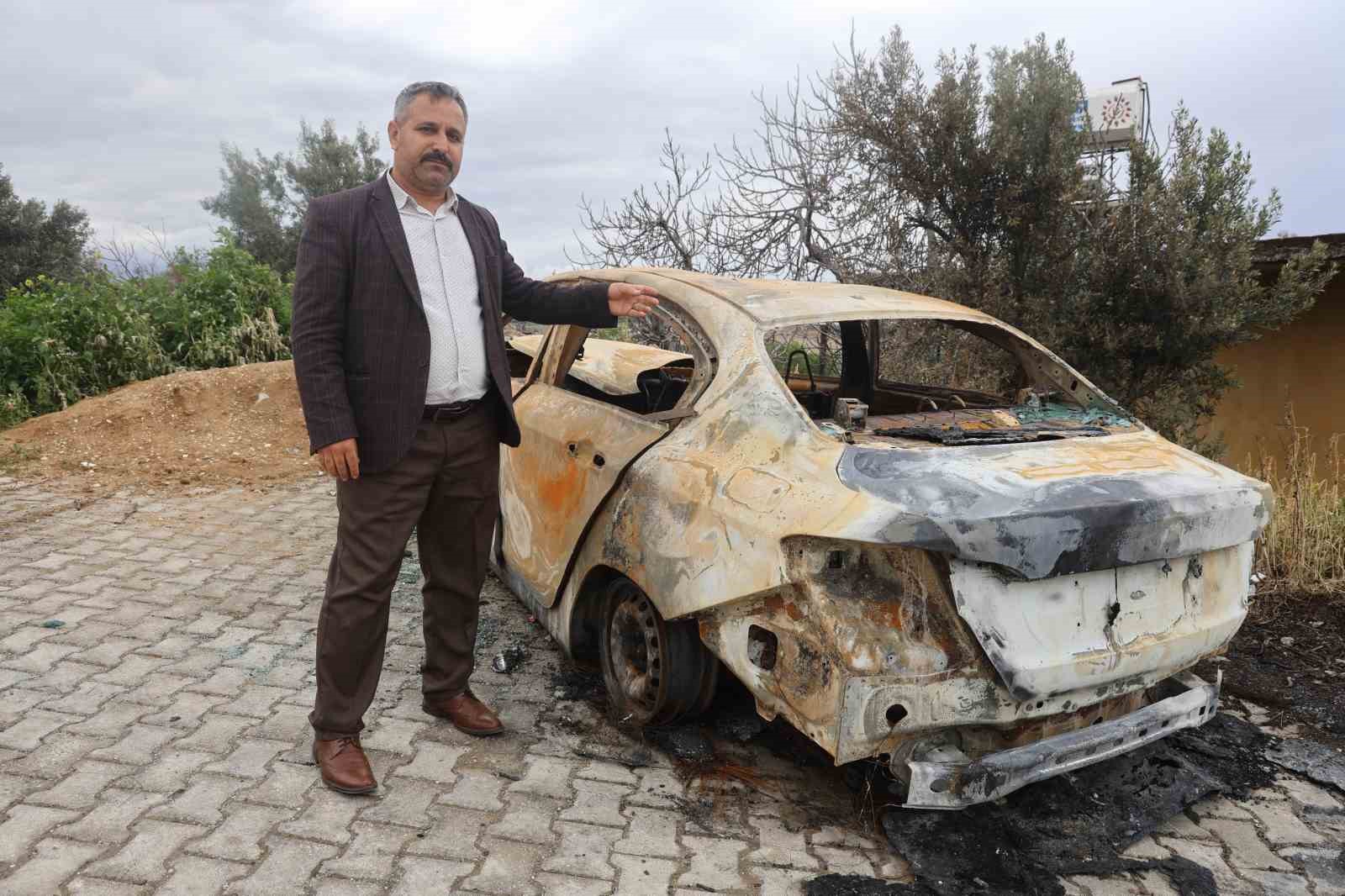 park halindeki otomobili benzin dokup kundaklamak isterken kendini yakti 3 RKXzMJK6