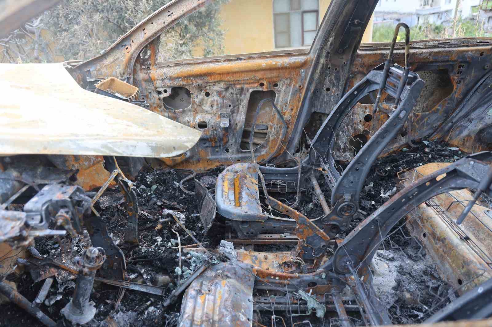 park halindeki otomobili benzin dokup kundaklamak isterken kendini yakti 4 R13JmrO5