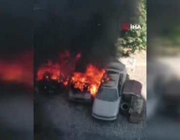 park-halindeki-otomobiller-alev-topuna-dondu-KASHXqO1.jpg