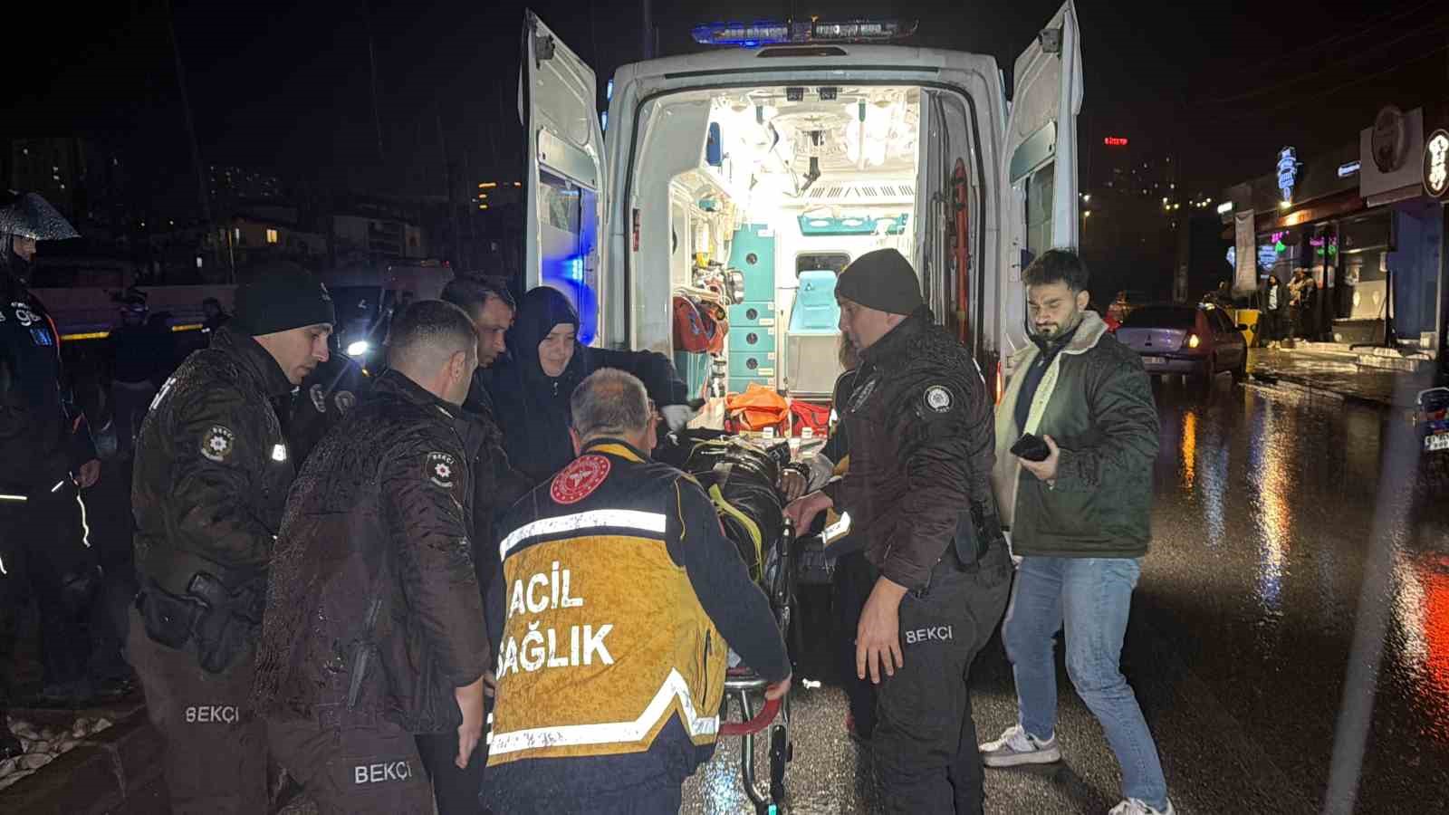 park halindeki tira carpan motosiklet surucusu agir yaralandi 2 ZSZMVyFZ
