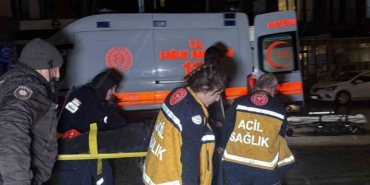 park-halindeki-tira-carpan-motosiklet-surucusu-agir-yaralandi-zGRn3Sky.jpg