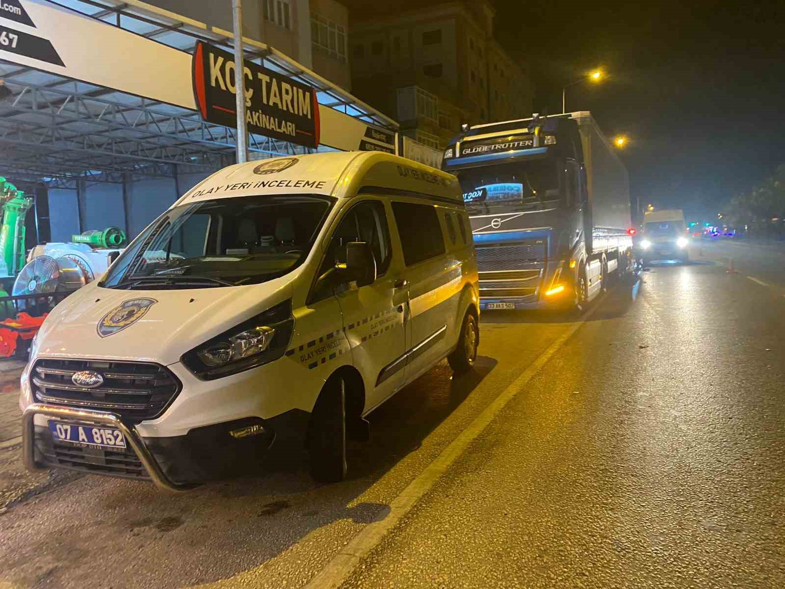 Park halindeki tıra çarpan motosikletli genç kazada hayatını kaybetti 7 park halindeki tira carpan motosikletli genc kazada hayatini kaybetti 3 Wibf72tF