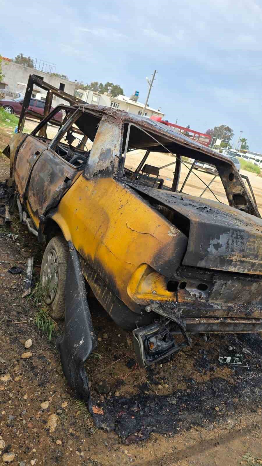 park halindeyken alev alev yanan arac kule dondu 3 JeiFra4i