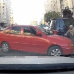 park-yeri-savasini-bastonlu-yasli-kadin-kazandi-Ntiib8mY.jpg