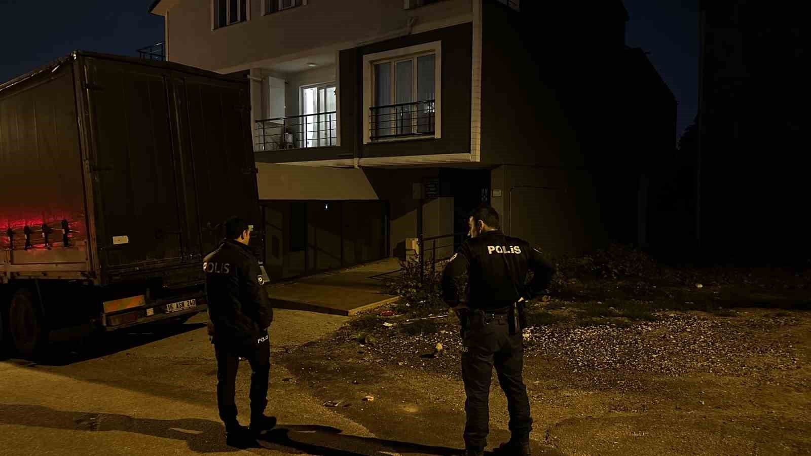 park yeri yuzunden tartistigi komsusunu silahla vurarak agir yaraladi 2 I2GuXnmW