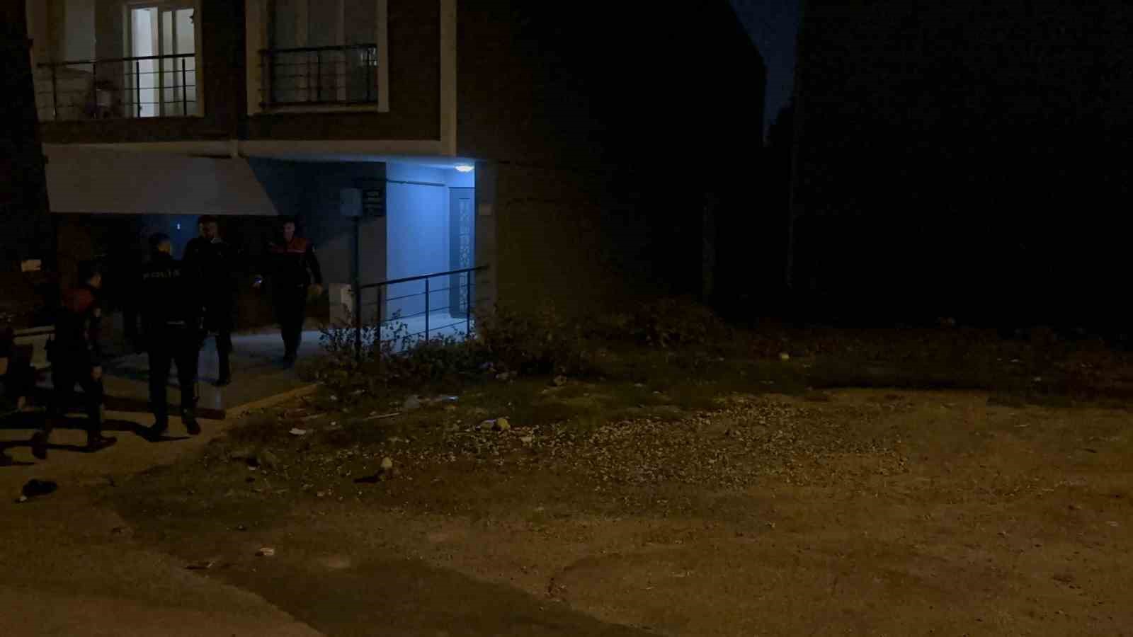 park yeri yuzunden tartistigi komsusunu silahla vurarak agir yaraladi 4 28TIZW2W