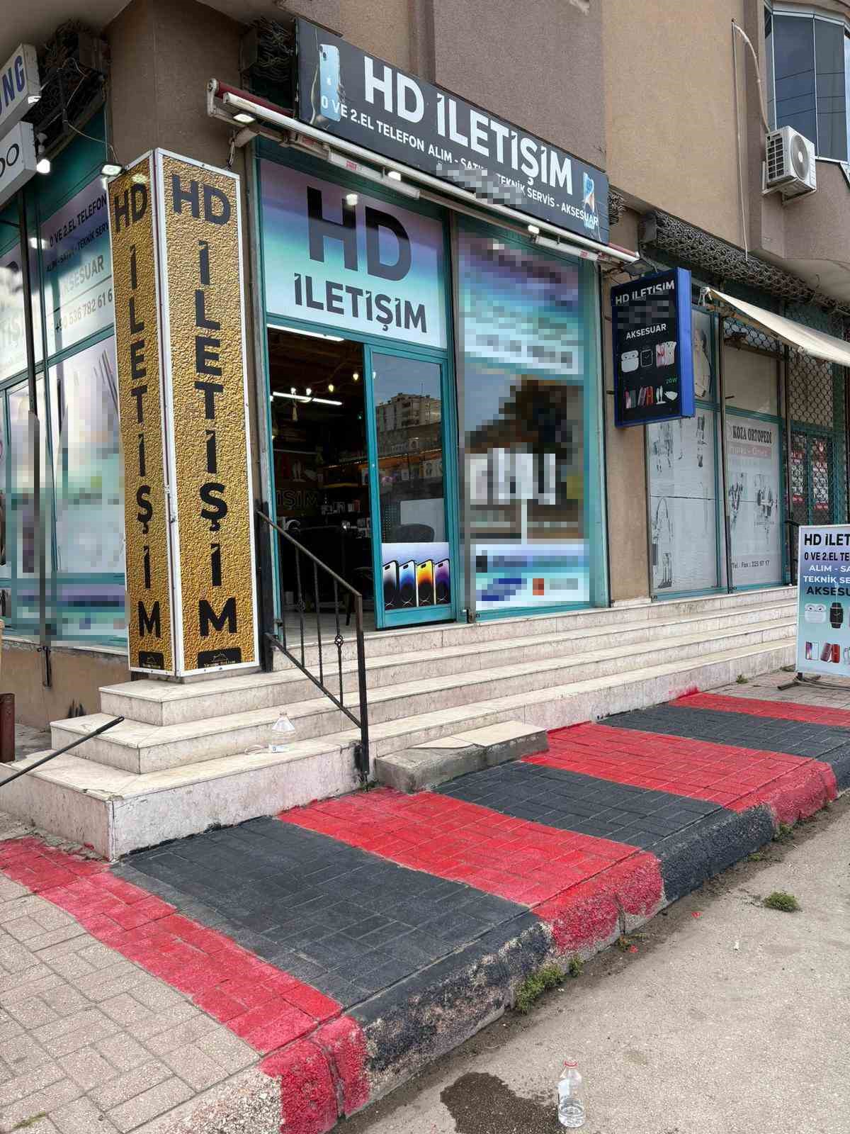 parke tasiyla camlari kirip hirsizlik yaptilar o anlar kamerada 3 z1OE8FEJ