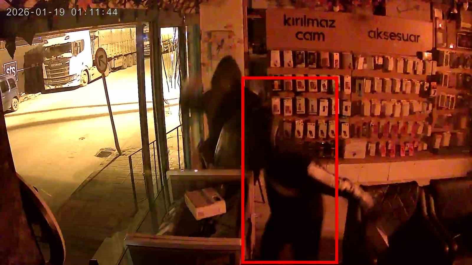 parke tasiyla camlari kirip is yerini soyanlar tutuklandi 0 eneFdFvB