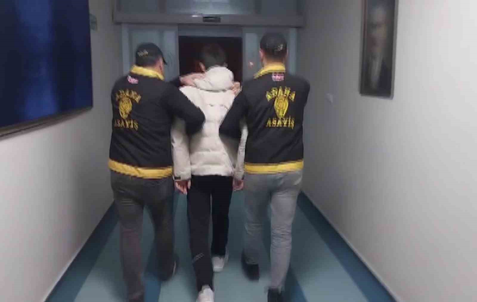 parke tasiyla camlari kirip is yerini soyanlar tutuklandi 3 9TrnqL3e