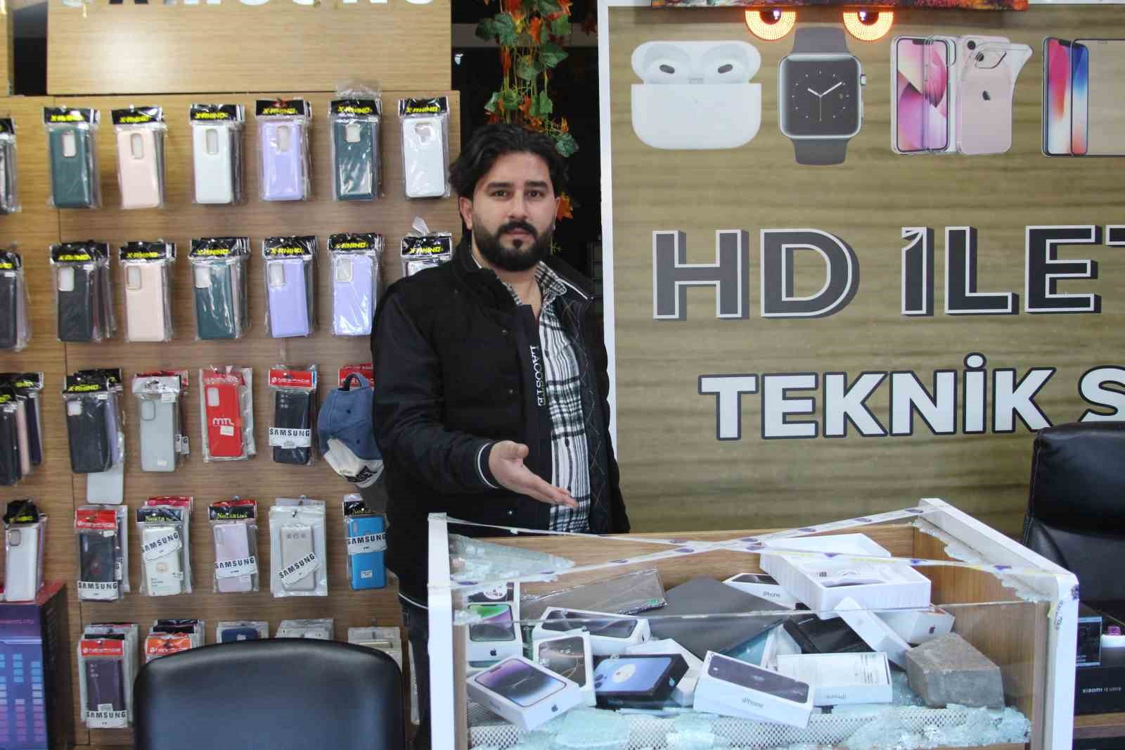 parke tasiyla camlari kirip is yerini soyanlar tutuklandi 5 ntB8Tt2b