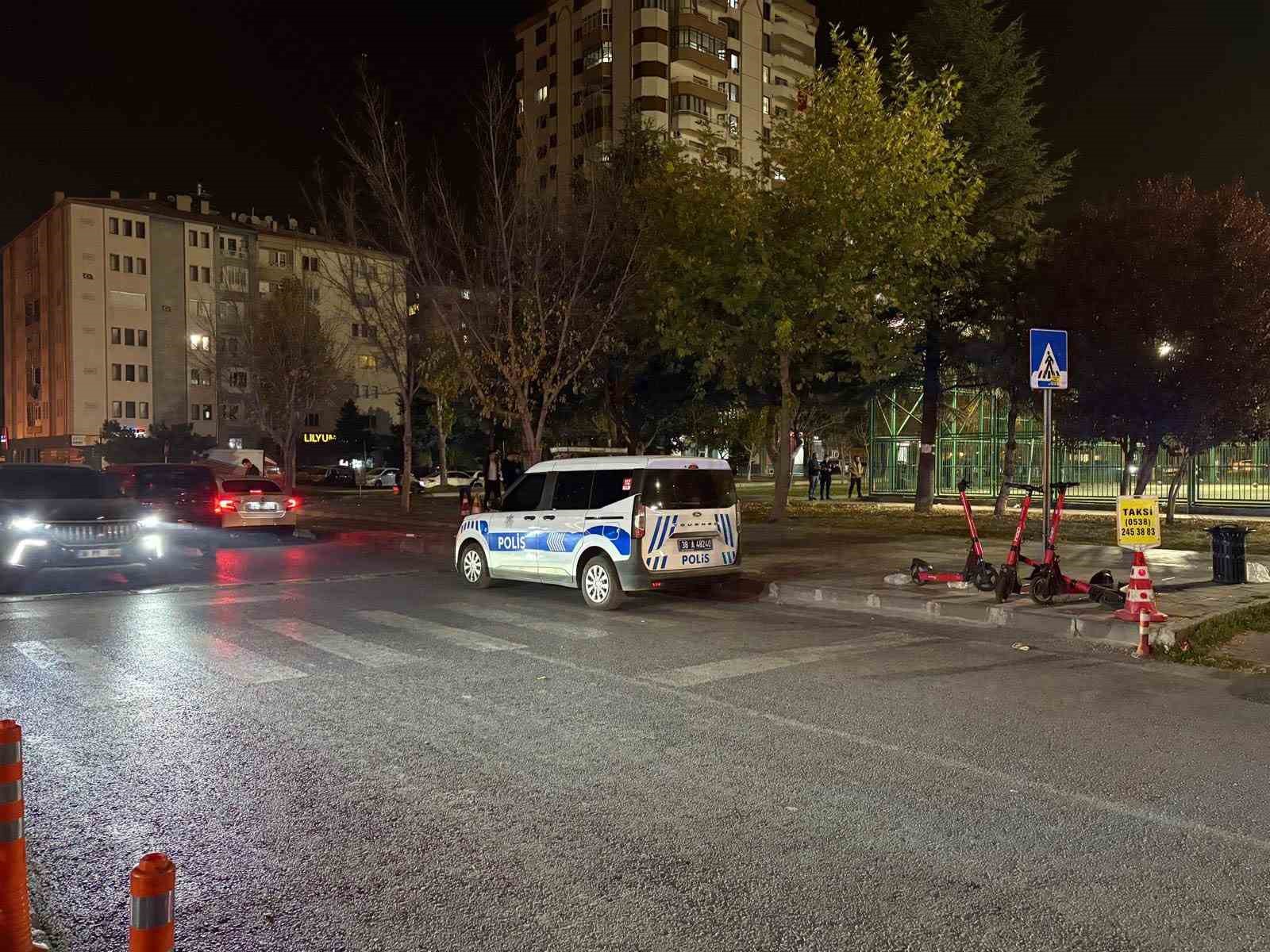 parkta bicakli kavga 1 yarali 2