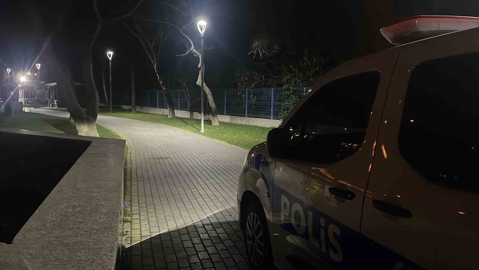 parkta bicakli kavga 3 kisi yaralandi 2 LGg9jvUf