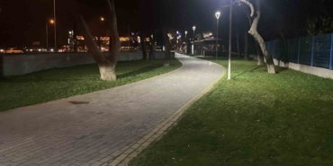 parkta-bicakli-kavga-3-kisi-yaralandi-3yzNaAlg.jpg