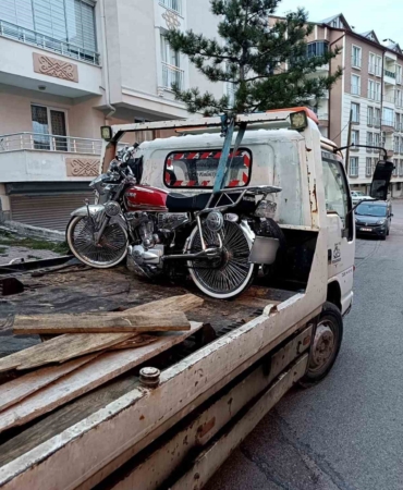 parkta-drift-keyfi-pahaliya-patladi-surucuye-3-bin-972-tl-ceza-kesildi-6O7jbtGR.jpg
