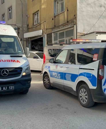 parkta-taskinlik-kavgasi-1-yarali-hkc1lzBa.jpg