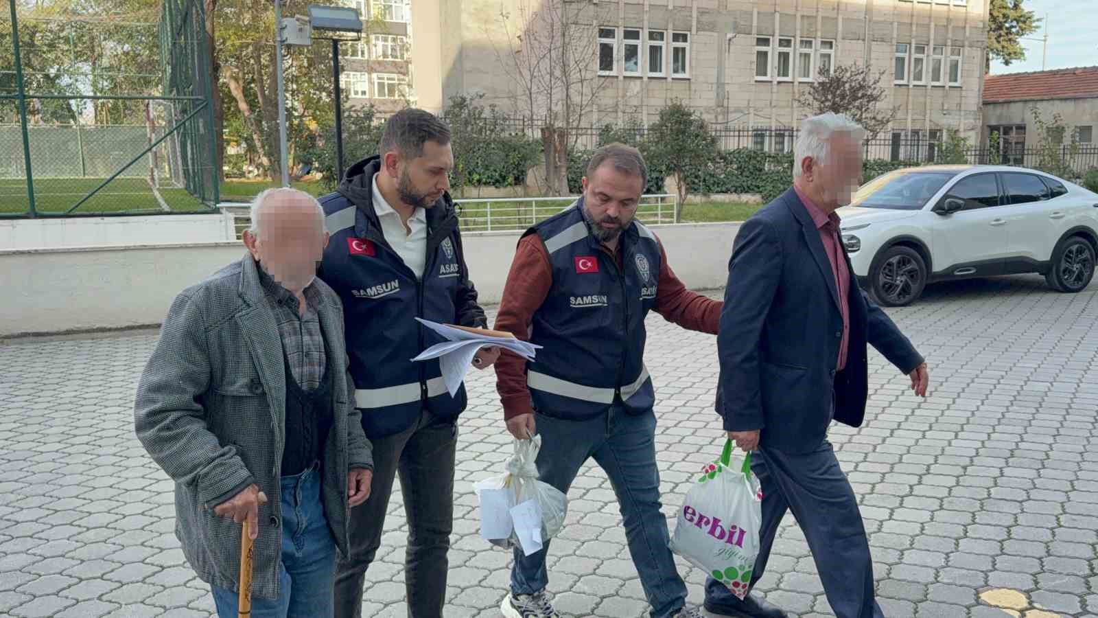 Parkta uygunsuz davranışta bulunan 2 kişi gözaltına alındı 5 parkta uygunsuz davranista bulunan 2 kisi gozaltina alindi 1