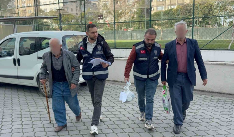 parkta-uygunsuz-davranista-bulunan-2-kisi-gozaltina-alindi-ibOs7lX6.jpg