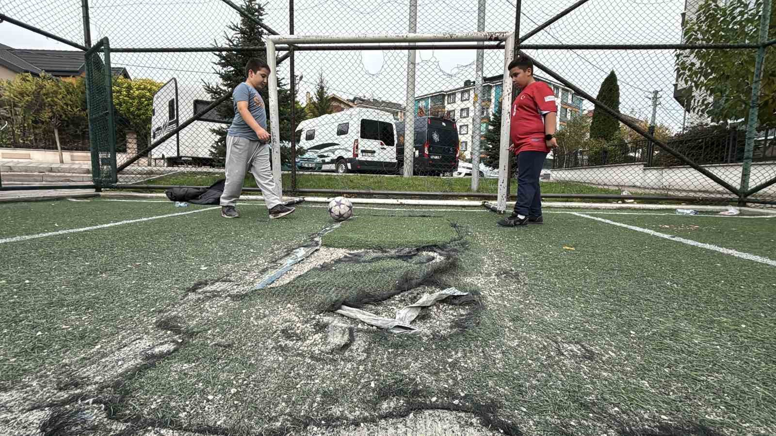 parktaki hali sahayi tarlaya cevirdiler 2 HdXIIueP