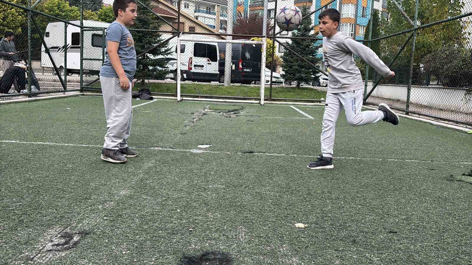 parktaki hali sahayi tarlaya cevirdiler 3 rOGrKSbC