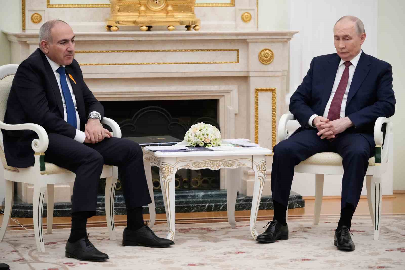 pasinyandan putine rusya gunu tebrigi 0 JzKGYLS8